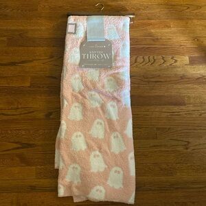 The cozy cottage tic tok ghost oversized throw